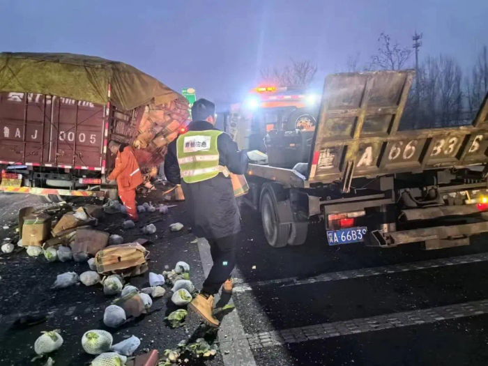 高速公路中出现各类突发问题,保通保畅应急大队会第一时间赶到现场进行协调处置(河北高速集团青银分公司供图)