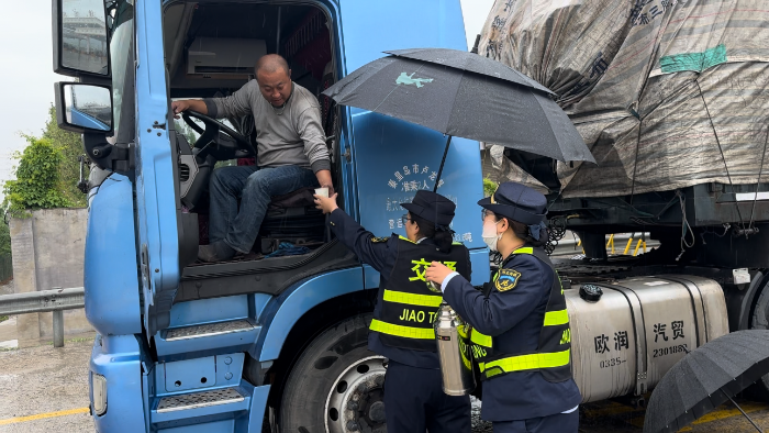 D:\2025年办公\2025宣传\五月\热水1